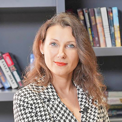 Юлия Янелис